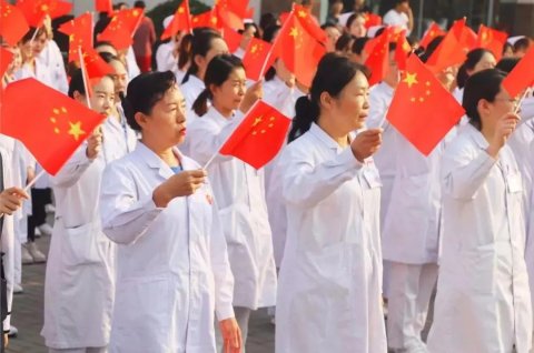 建國(guó)70周年華誕，向祖國(guó)致敬！愛(ài)國(guó)主義情感讓我們熱淚盈眶！